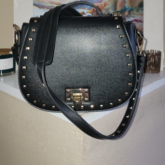 unknown Handbags - NFS RESERVE    Beautiful studded shoulder bag